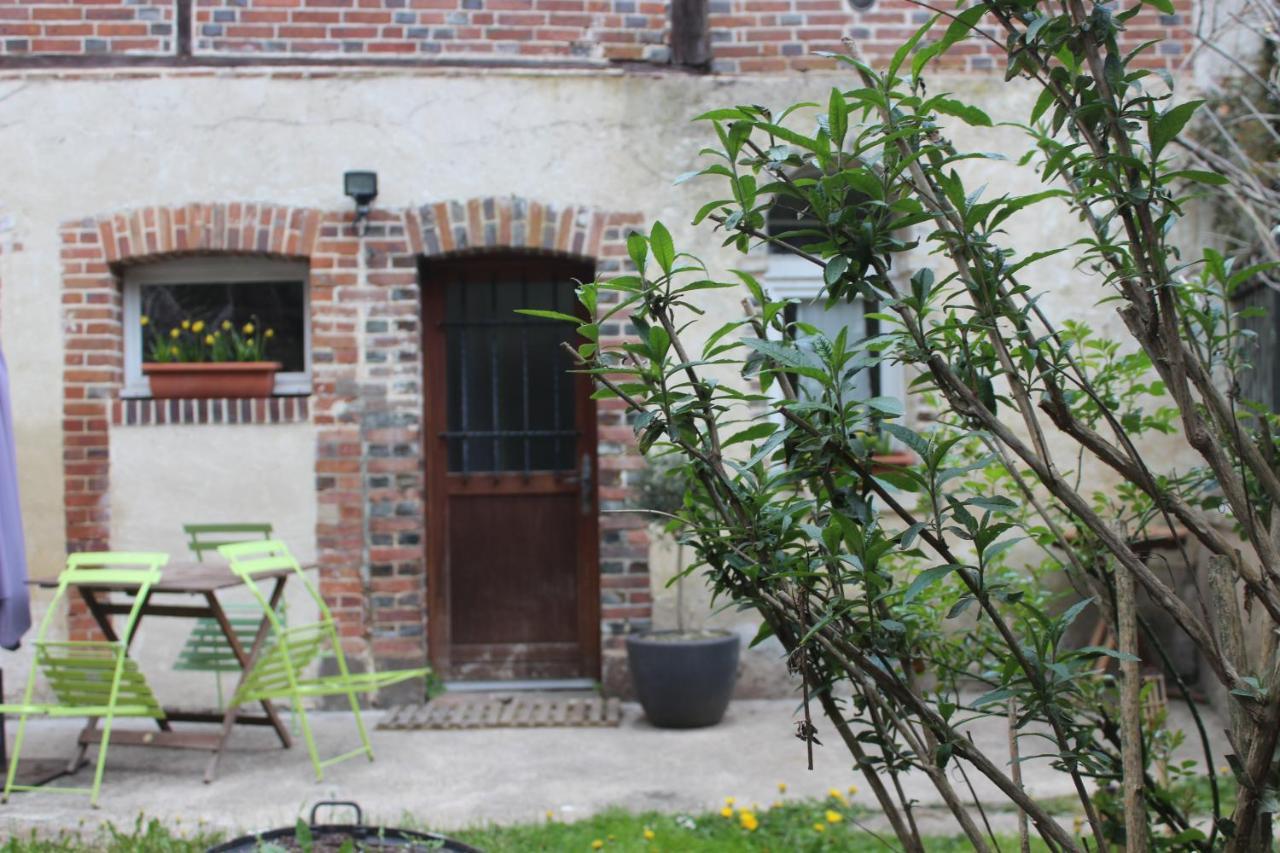 Il Etait Une Fois Un Jardin Saint-Fargeau  Exterior foto